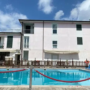 Appartamento Con Piscina, Monti di Licciana Nardi